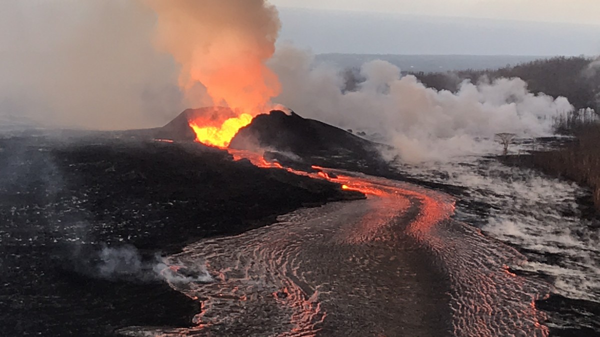 June 27 fissure 8 cone supplies lava to the ocean overflows